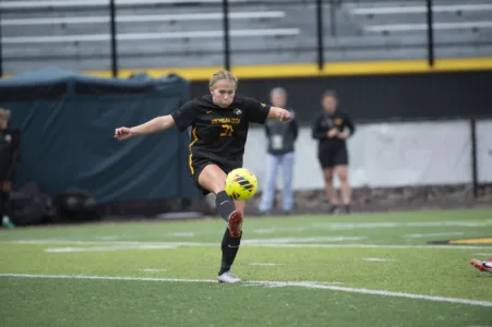 Huskies soccer falls to No. 5 Lakers